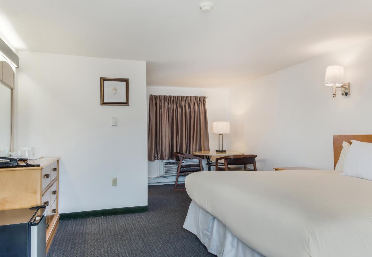 Americas Best Value Inn Hyannis Exteriér fotografie
