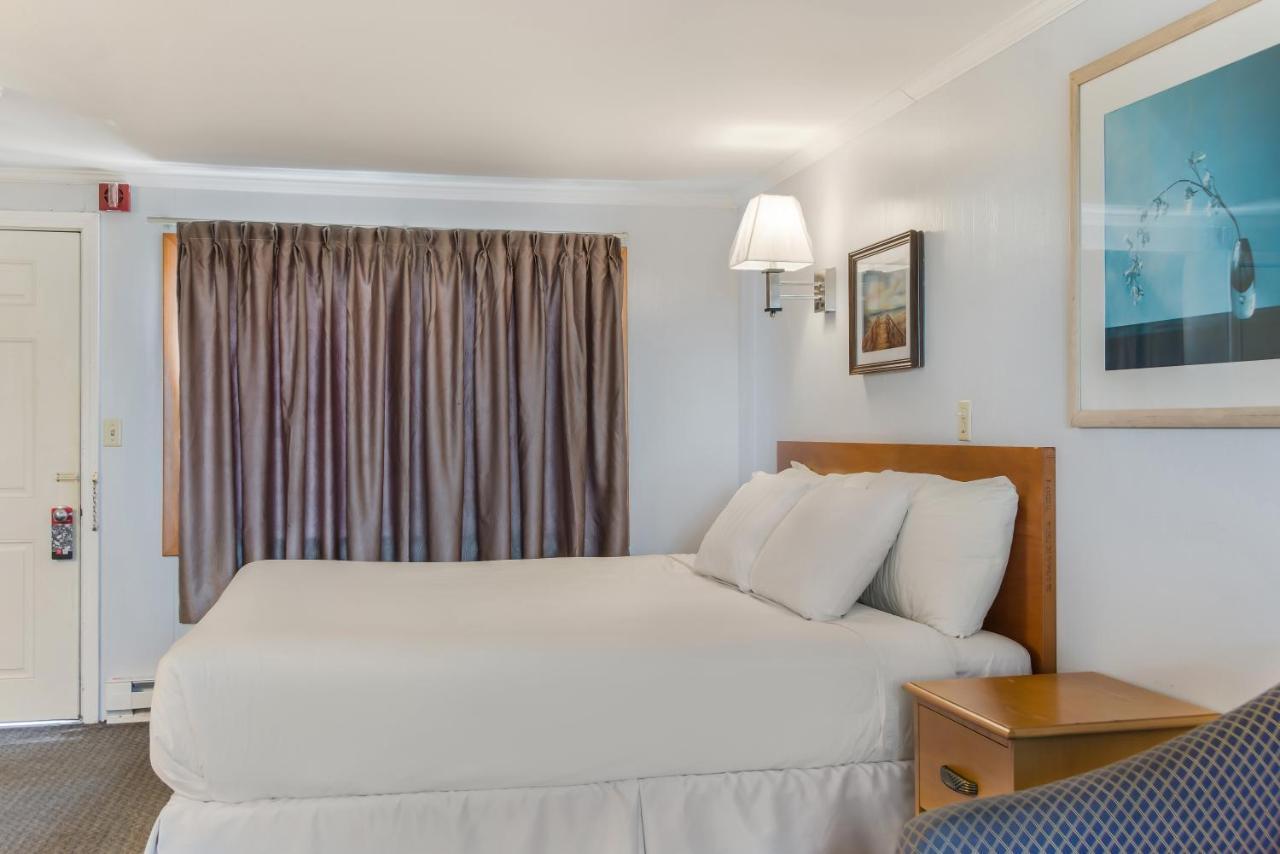 Americas Best Value Inn Hyannis Exteriér fotografie