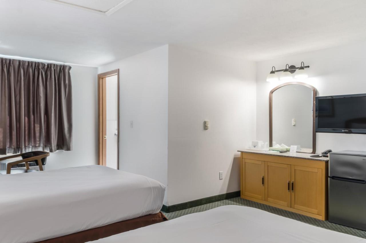 Americas Best Value Inn Hyannis Exteriér fotografie