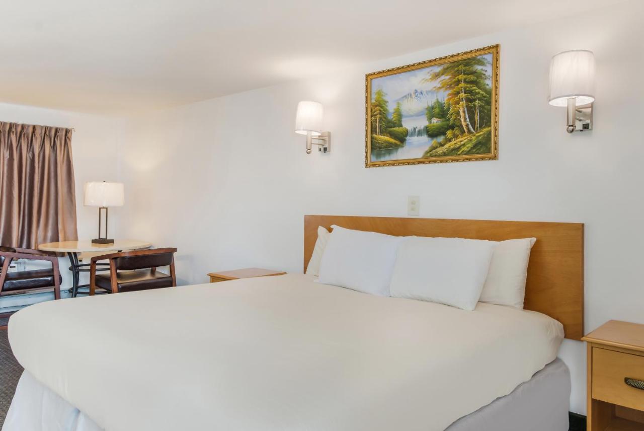 Americas Best Value Inn Hyannis Exteriér fotografie